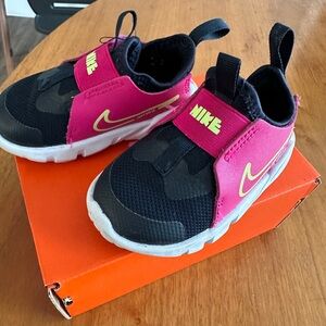 Toddler Nike Flex Runner 2 Size 5c.